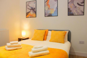Two Bed Apartment - 20 minutes train into King Cross London - Perfect for families & contractors close to Royal Vet College & M25 Free Parking